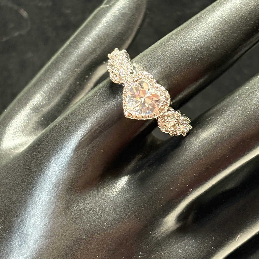 Elegant Silver and Heart Ring